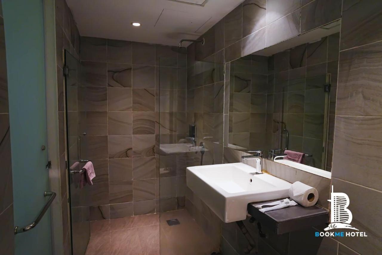 Bookme Hotel Джохор-Бару Екстер'єр фото